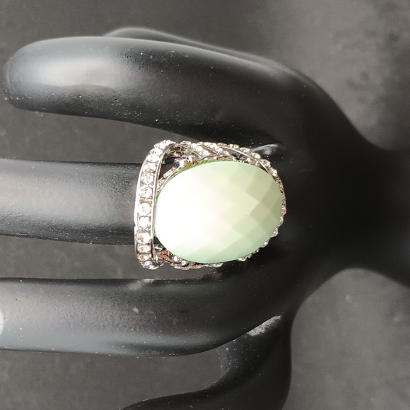 None Jewelry - Size 6.5 Silver and Green Gemstone Ring